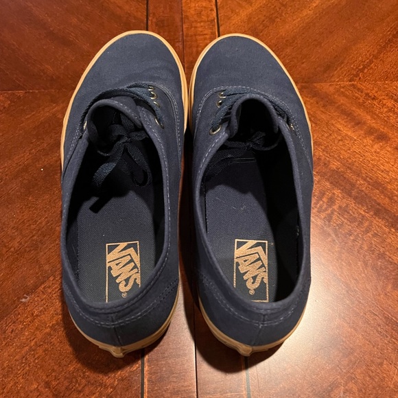 Men’s Classic Vans - Picture 4 of 13